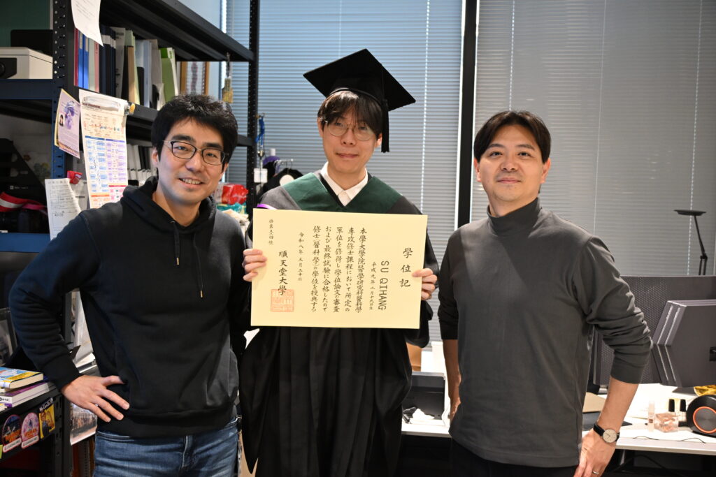 当研究室の蘇啓航さんが修士学位を取得しました。